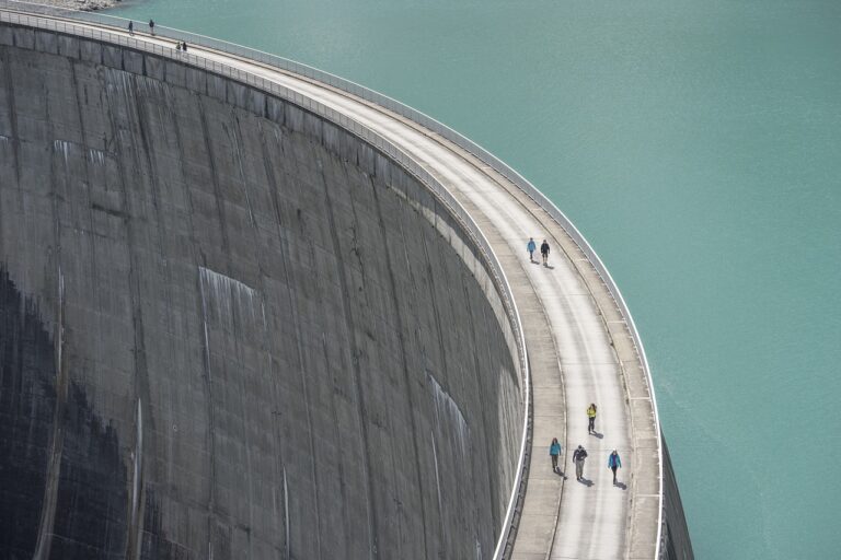 Eau : barrages à 65 %, dessalement en essor, les chantiers de la décennie à venir